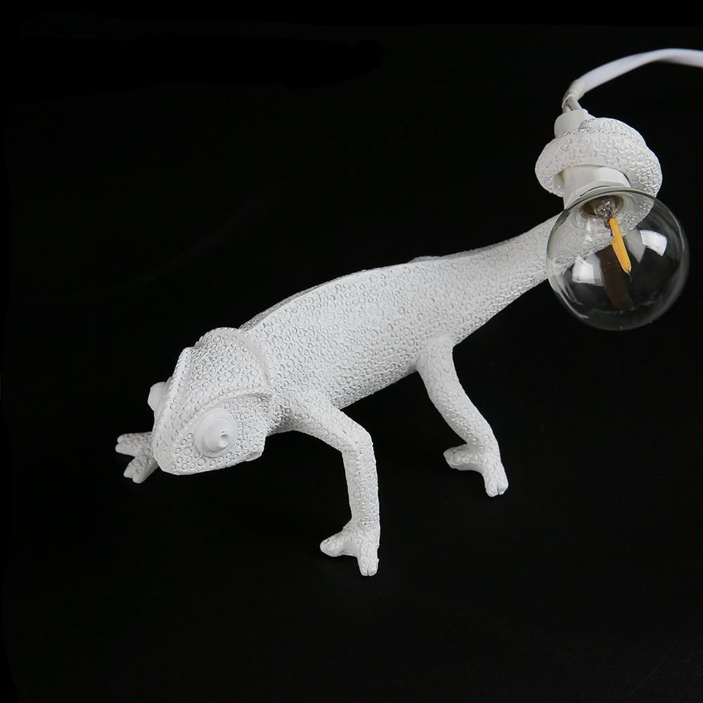 Moderne Harmlampe med Resin Gecko og LED Belysning