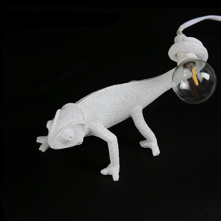 Moderne Harmlampe med Resin Gecko og LED Belysning