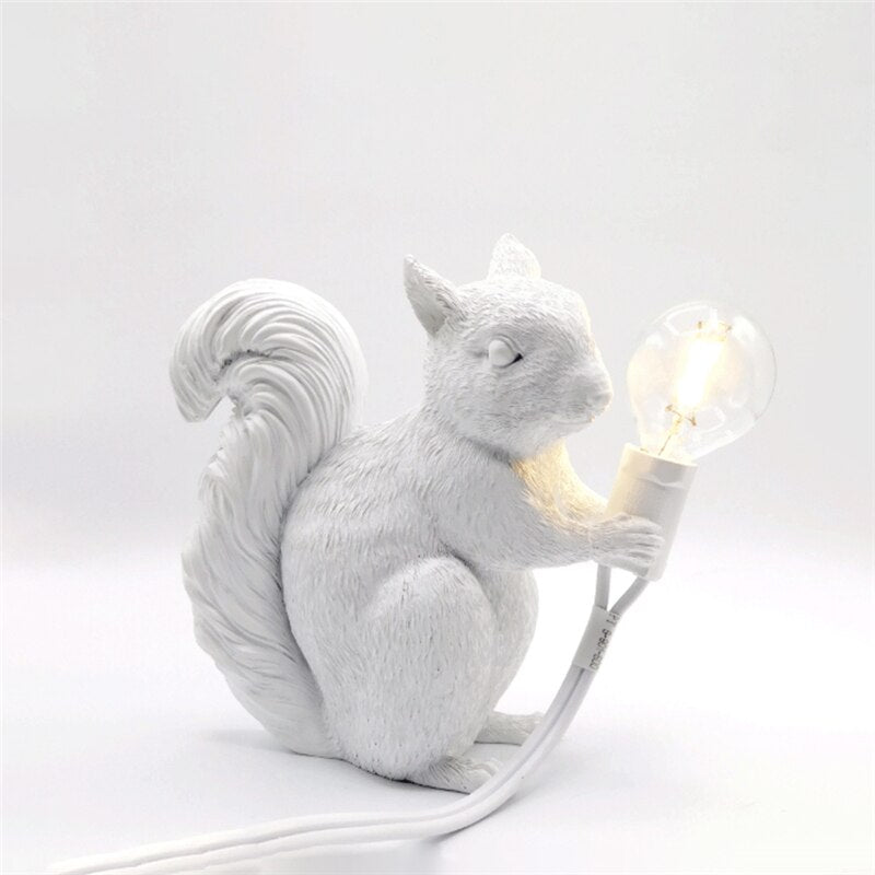 Egern Bordlampe med Varm LED Lys - Skandinavisk Design