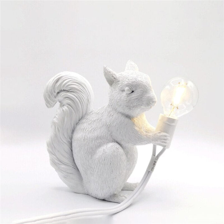Egern Bordlampe med Varm LED Lys - Skandinavisk Design
