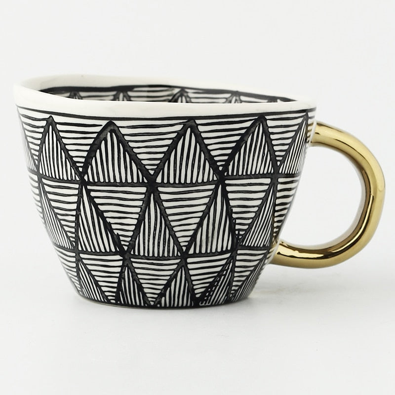 Geometrisk Kaffe Kop i Hvid Keramik med Guld Håndtag