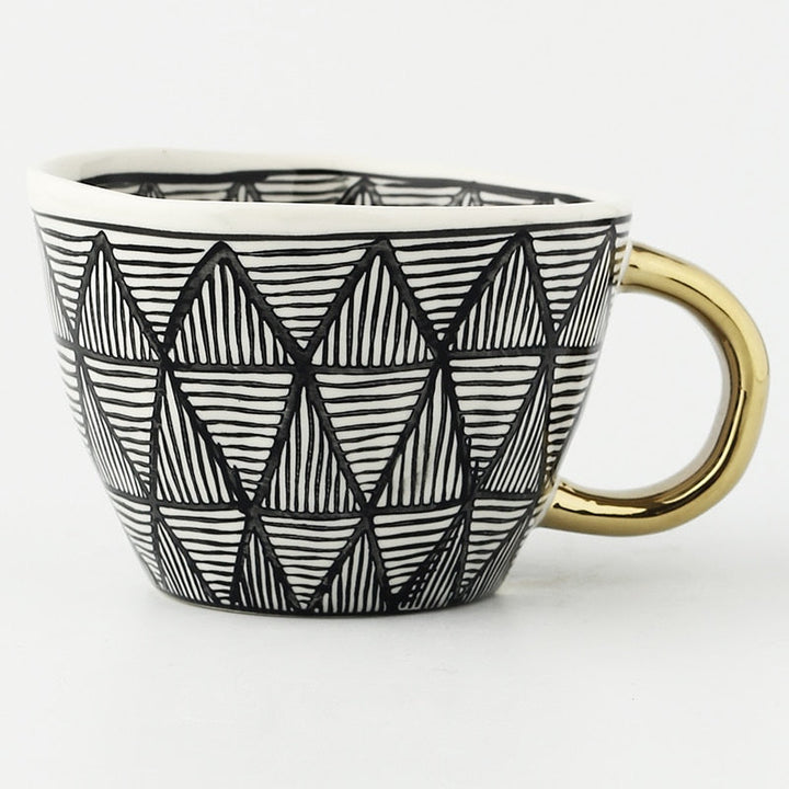 Geometrisk Kaffe Krus i Hvid Keramik med Guld Håndtag