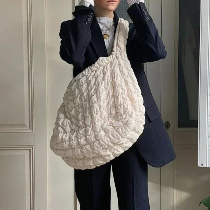 Rummelig X-Large Quilted Skuldertaske i Nylon
