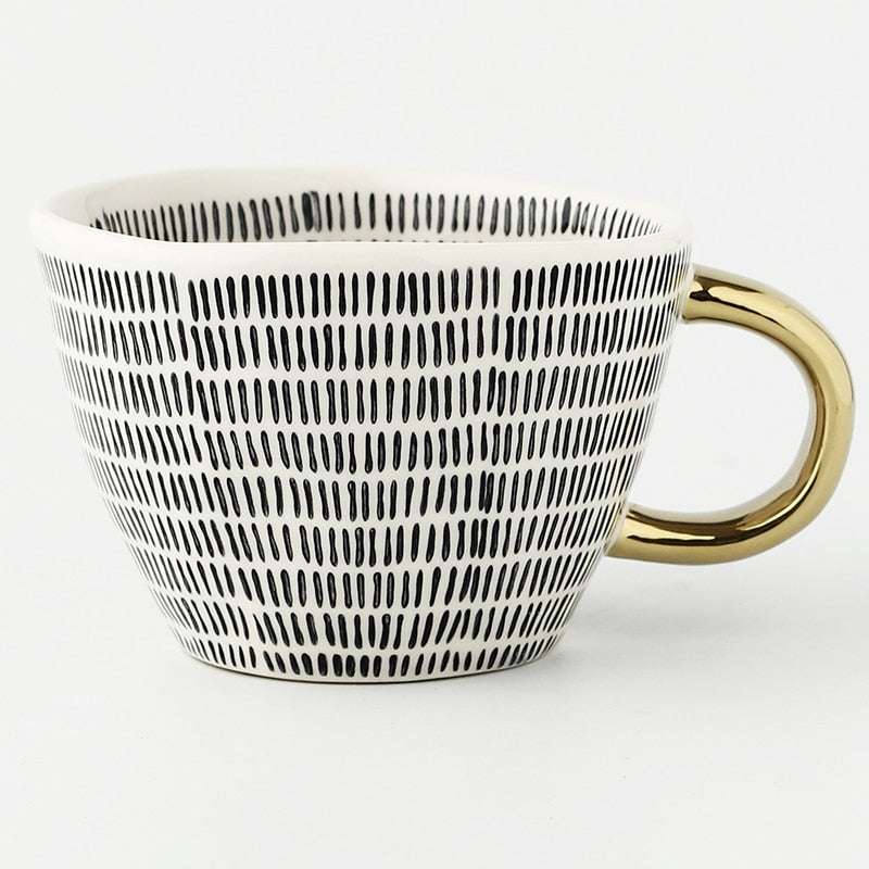 Geometrisk Kaffe Krus i Hvid Keramik med Guld Håndtag