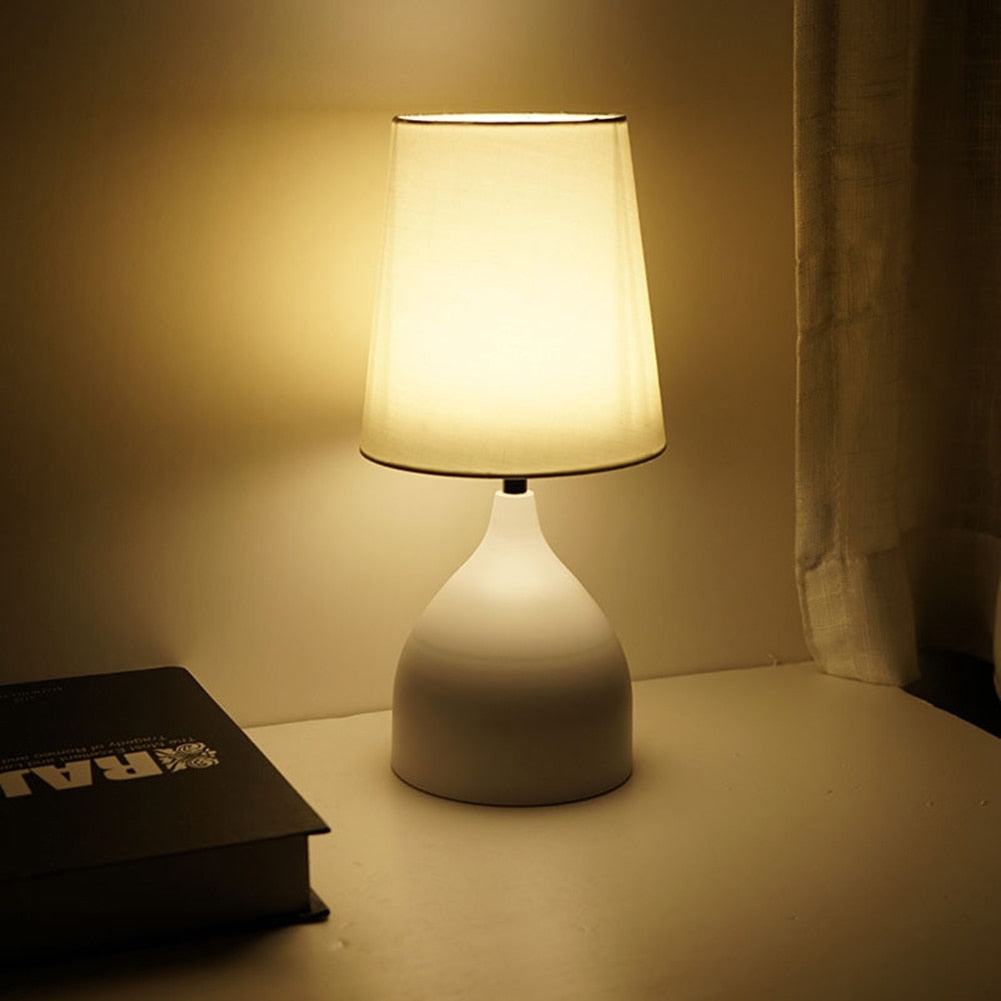 Justerbar LED Bordlampe i Massivt Træ