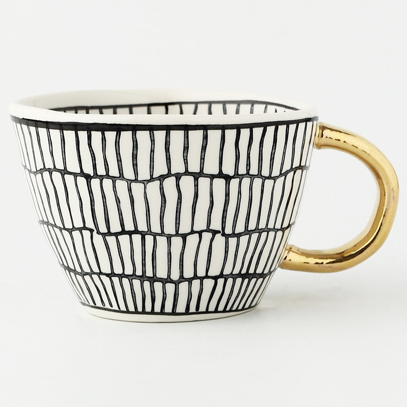 Geometrisk Kaffe Kop i Hvid Keramik med Guld Håndtag