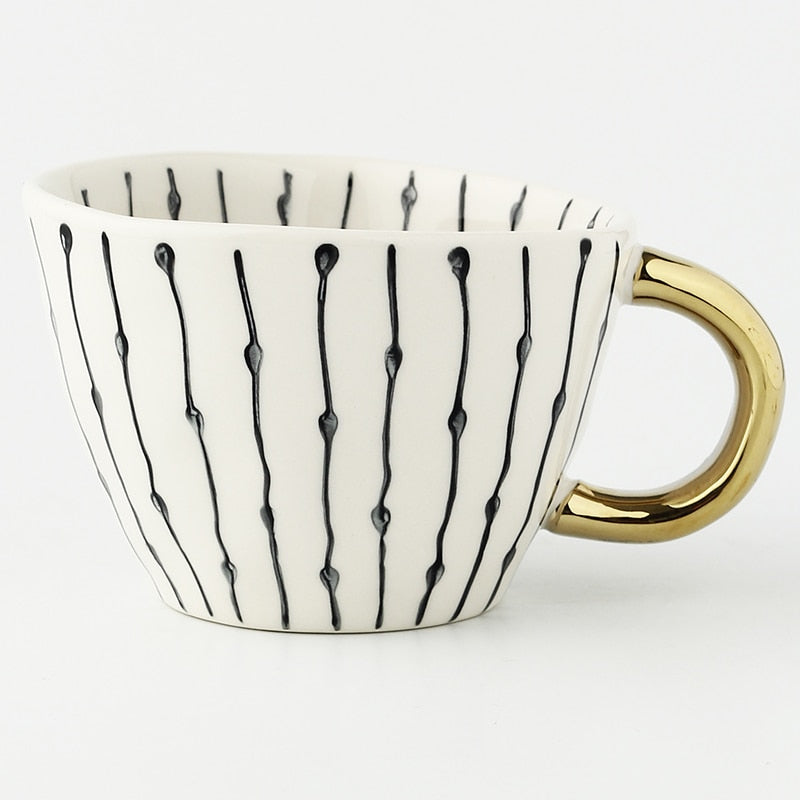 Geometrisk Kaffe Krus i Hvid Keramik med Guld Håndtag