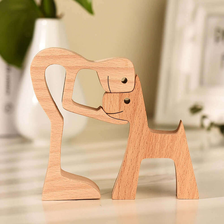 Håndskåret Trædyr Ornament i Naturligt Træ
