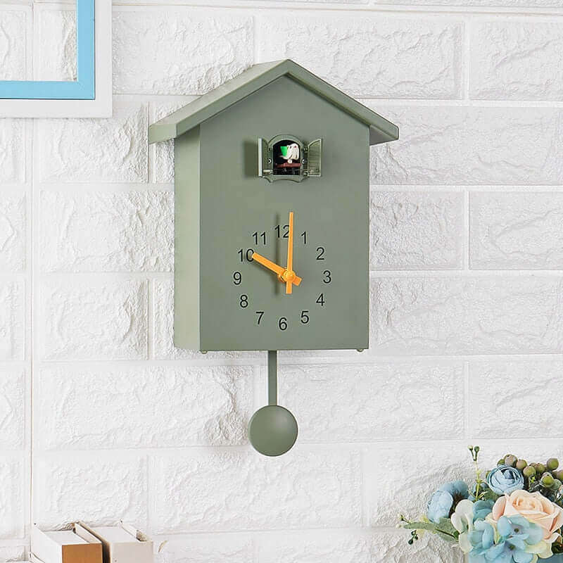 Farverig Moderne Kuckuckur med Fantasifuld Fugle Mekanisme