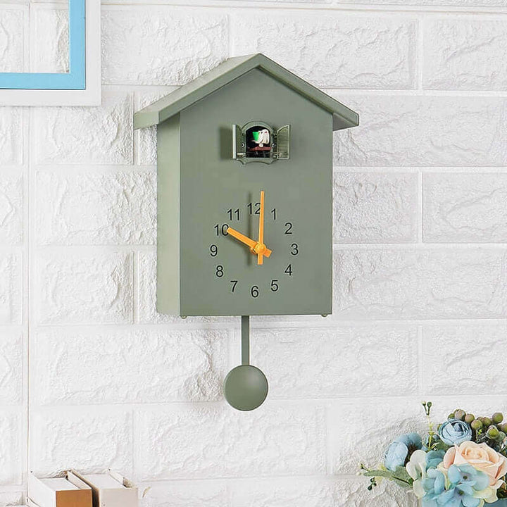 Farverig Moderne Kuckuckur med Fantasifuld Fugle Mekanisme