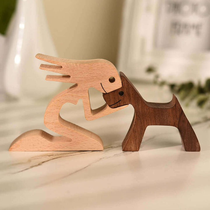 Håndskåret Trædyr Ornament i Naturligt Træ