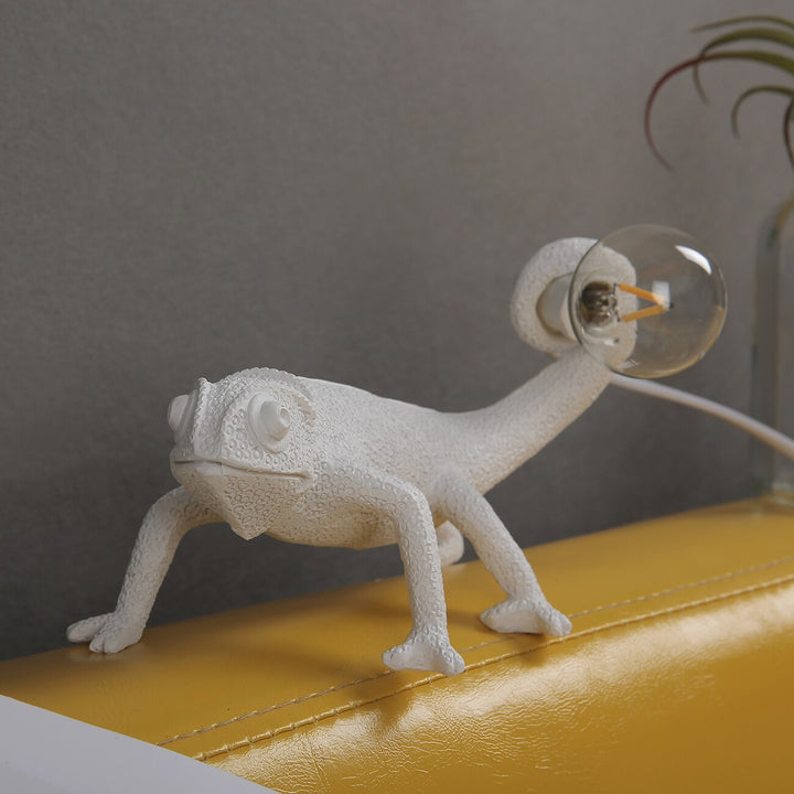 Moderne Harmlampe med Resin Gecko og LED Belysning