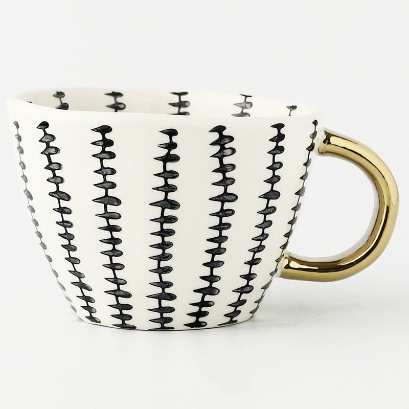Geometrisk Kaffe Krus i Hvid Keramik med Guld Håndtag