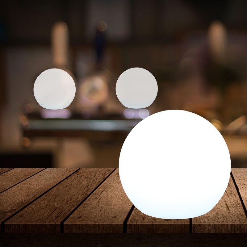 Genopladelig LED Månelampe med Fjernbetjening og 16 Farver