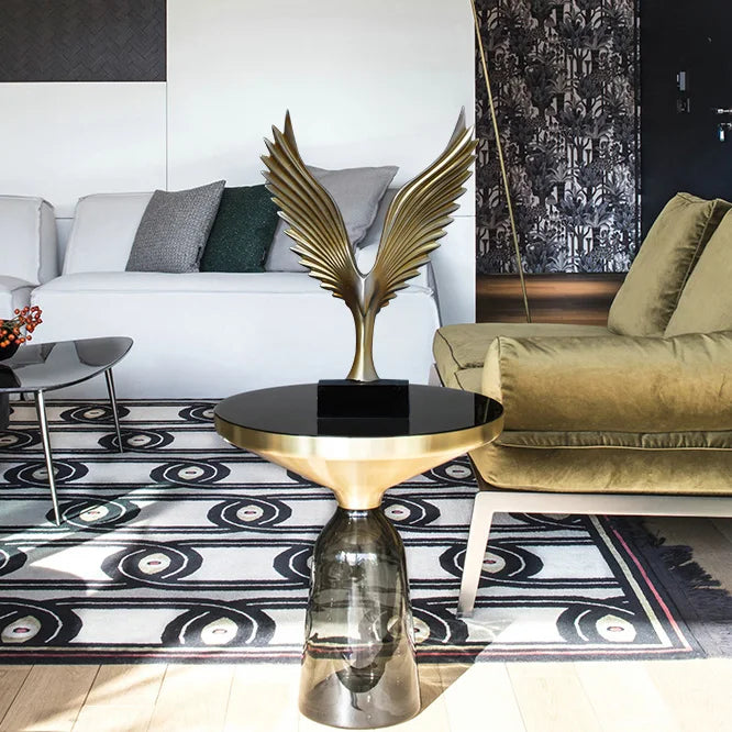 Elegant Ørneskulptur i Guld og Sort Harpiks