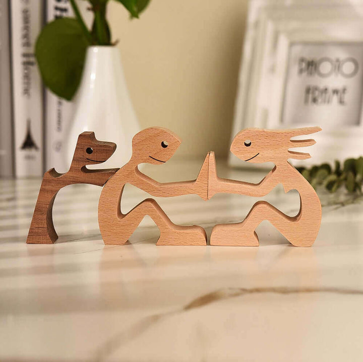 Håndskåret Trædyr Ornament i Naturligt Træ