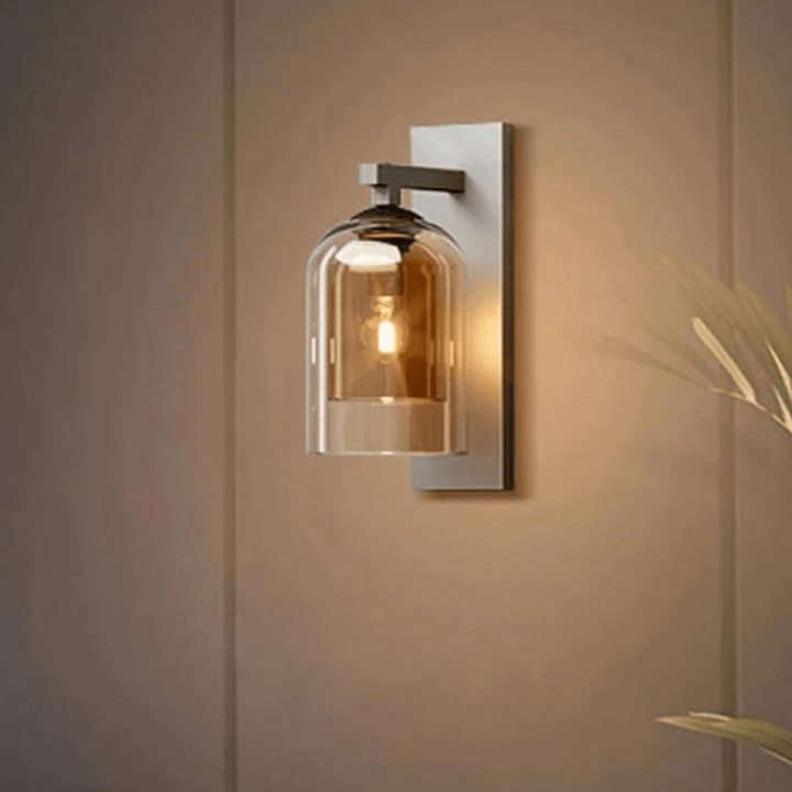 Moderne Røget Glas Væglampe med Slankt Design