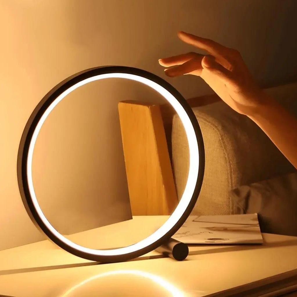 Dimmbar LED Touch Bordlampe i Aluminium - Justerbar Lysstyrke, Moderne Design