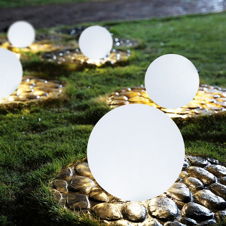 Genopladelig LED Månelampe med Fjernbetjening og 16 Farver