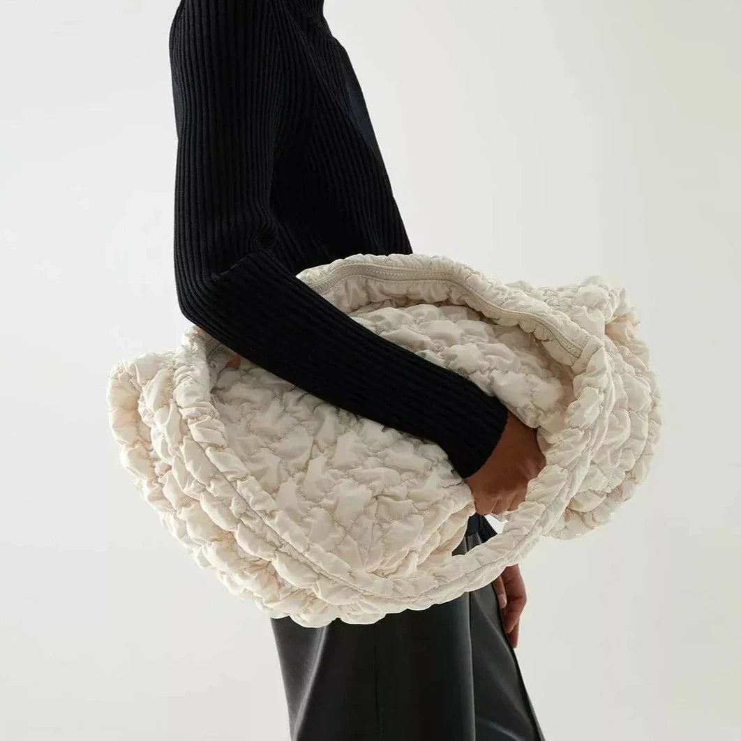 Rummelig X-Large Quilted Skuldertaske i Nylon