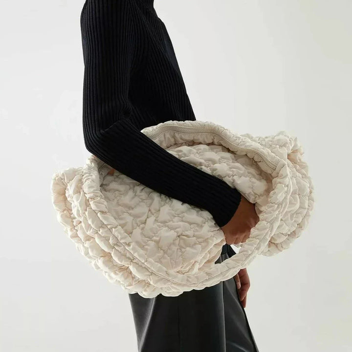 Rummelig X-Large Quilted Skuldertaske i Nylon