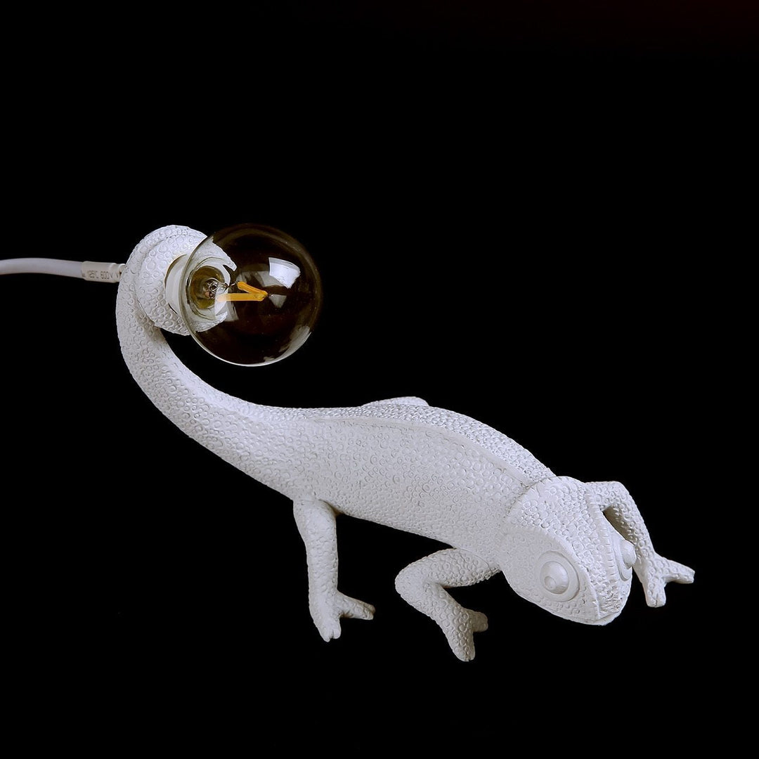 Moderne Harmlampe med Resin Gecko og LED Belysning