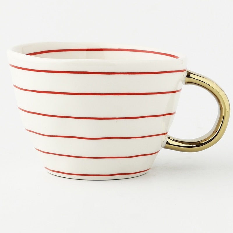 Geometrisk Kaffe Kop i Hvid Keramik med Guld Håndtag