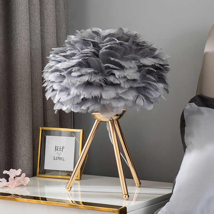 Dæmpbar Fjer Bordlampe med Metalbase og Elegant Design