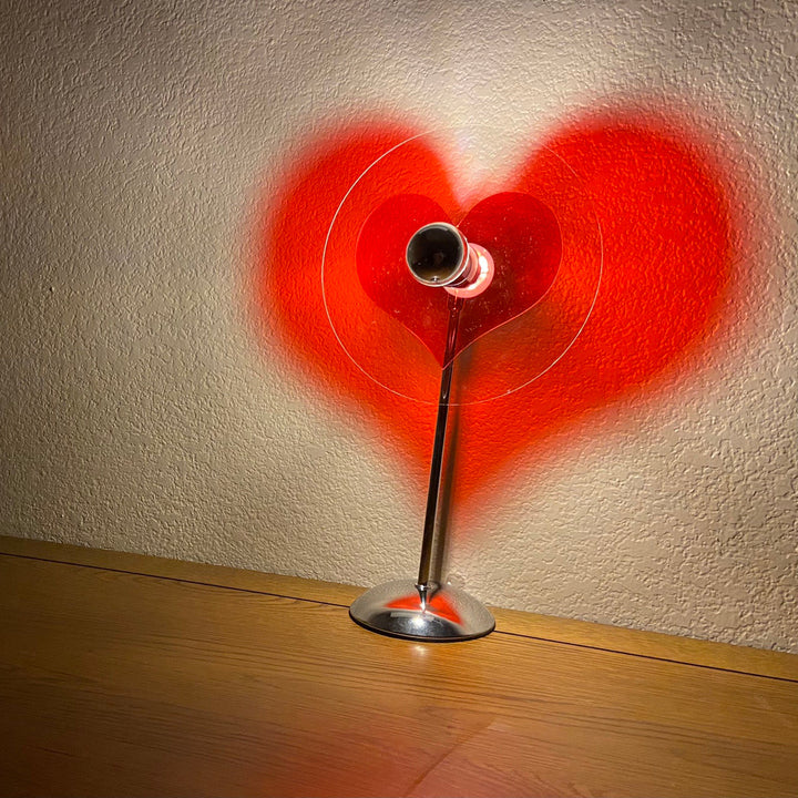 Genopladelig LED Bordlampe med Metal Skærm og Touch-Kontrol