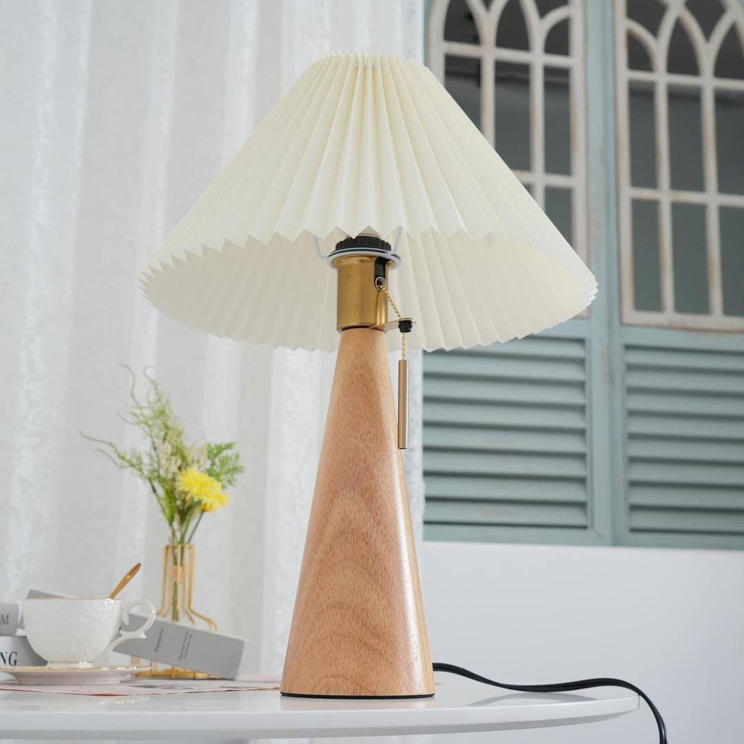 Træ- og Metalbordlampe med Plisseret Linnedskærm i Antikguld