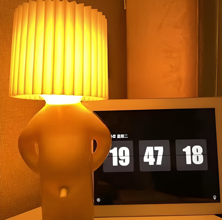 LED Bordlampe med Skørt Design og Energivenlig Funktionalitet