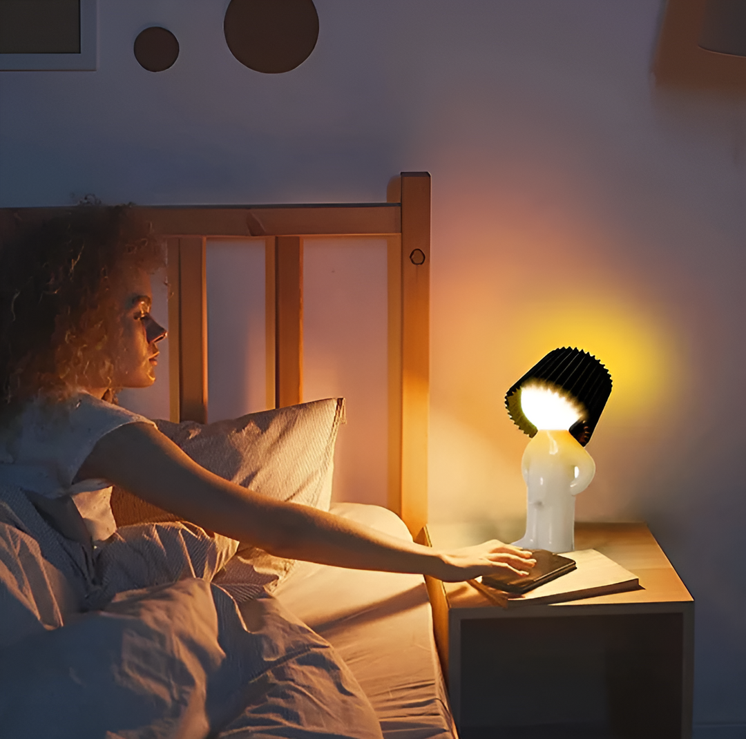 LED Bordlampe med Skørt Design og Energivenlig Funktionalitet