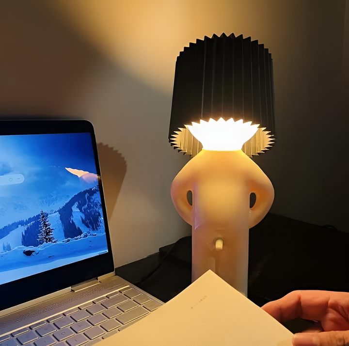 LED Bordlampe med Skørt Design og Energivenlig Funktionalitet
