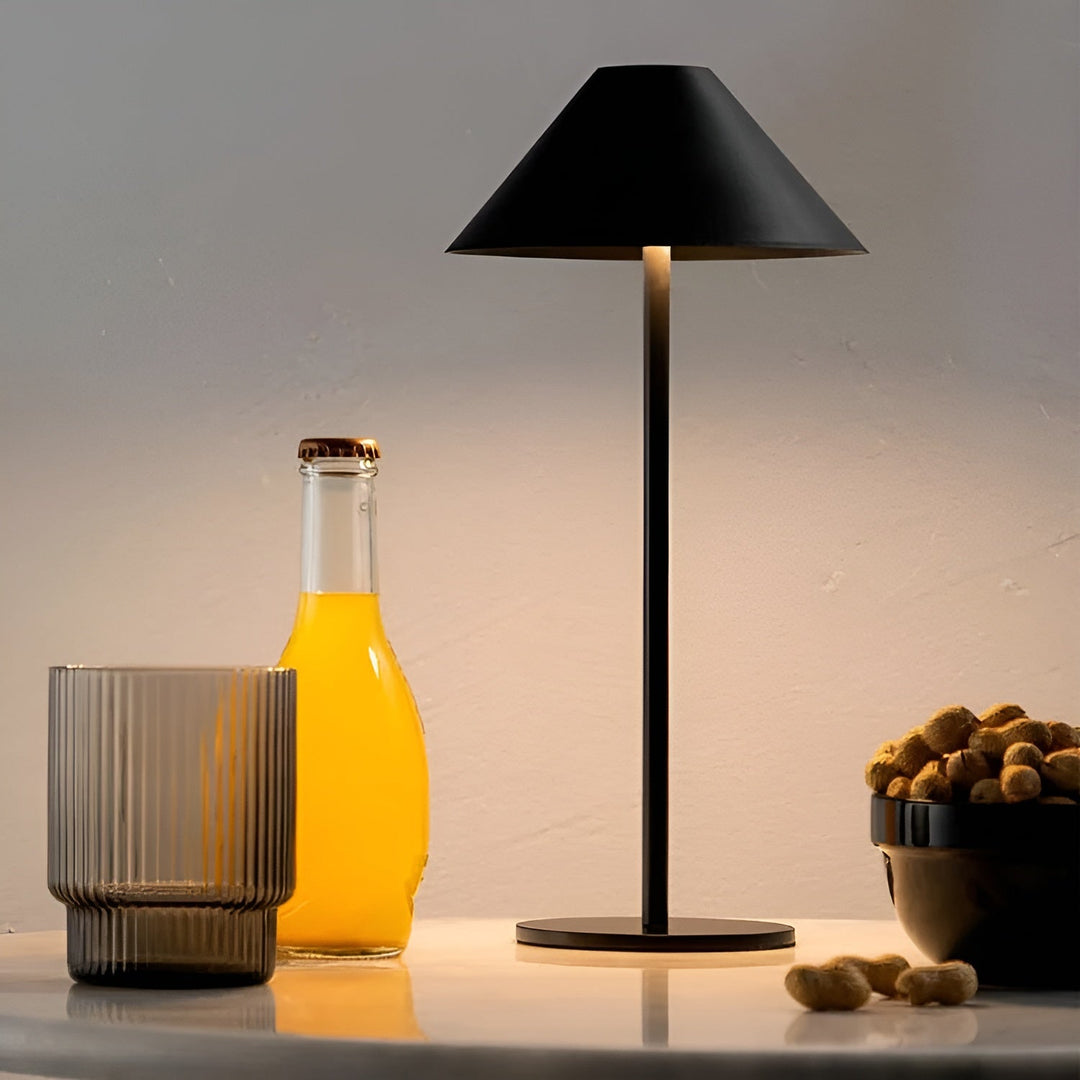 Dæmpbar Kegleformet LED Bordlampe med Touch-Kontrol