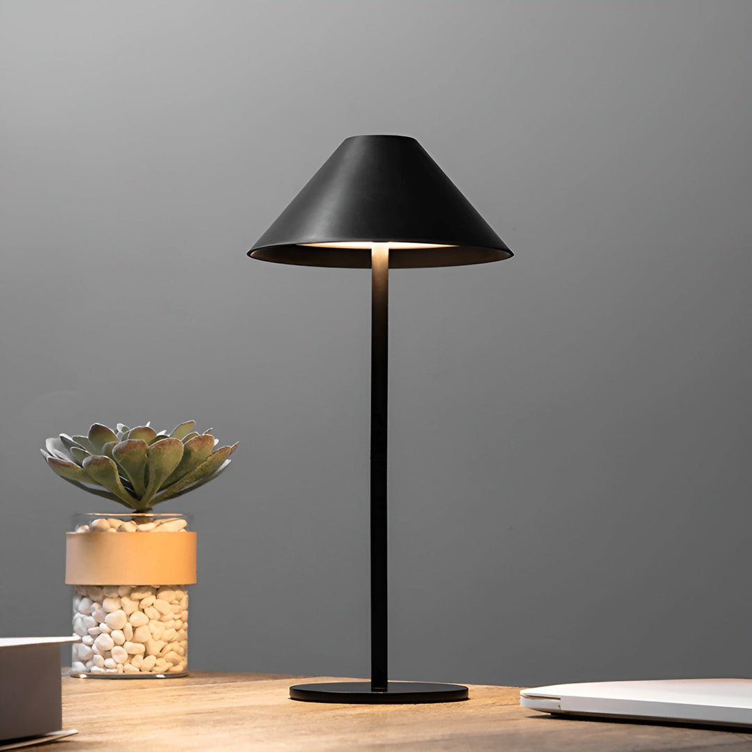 Dæmpbar Kegleformet LED Bordlampe med Touch-Kontrol