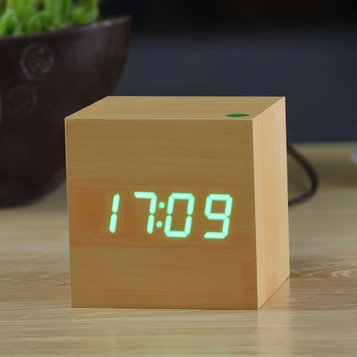 Digitalt LED Cube Ur i Bambus Træ