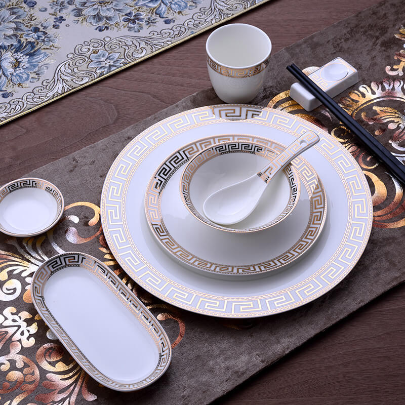 Elegant Guldtrimmet Keramisk Service Sæt i Knogleporcelæn