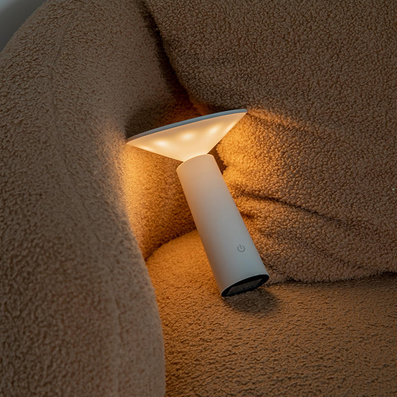 Genopladelig LED Bordlampe med Justerbar Lysstyrke