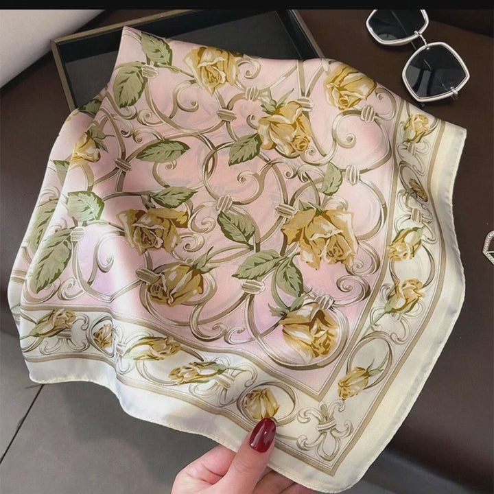 Silke Satin Tørklæde 70x70 cm - Elegant Kvadratisk Design