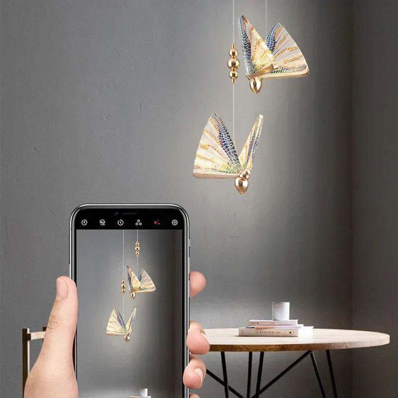 Elegant Metal Butterfly Pendellampe med Varmt Lys