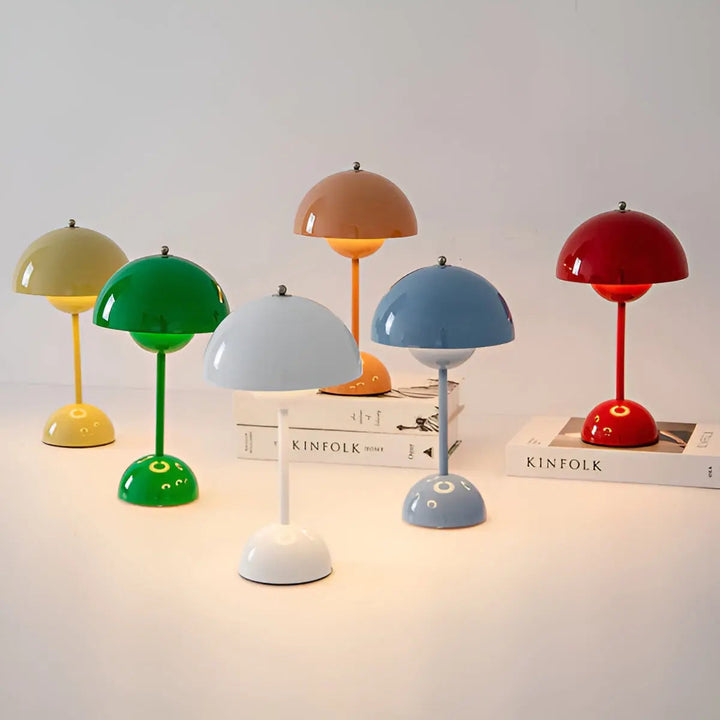 Moderne Bordlampe i Rustfrit Stål med Justerbar Lysstyrke