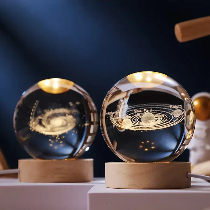 3D Planet Lampe i Træ med Varm LED Lys