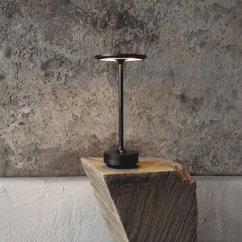 Moderne Dimmbar LED Bordlampe i Hvid med Justerbart Lys