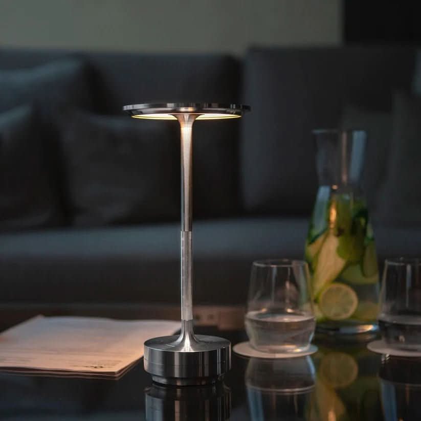 Moderne Dimmbar LED Bordlampe i Hvid med Justerbart Lys