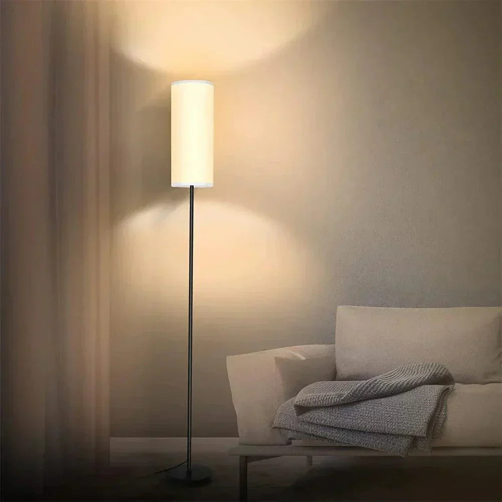 Moderne Sort Jern Gulvlampe med Stofskærm og LED Belysning