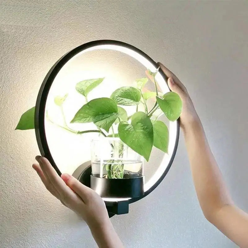 Moderne Væglampe i Jern og Glas med Plante Design