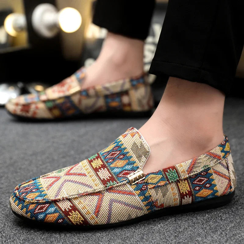 Ethno-mønstrede herreloafer med gulddetalje