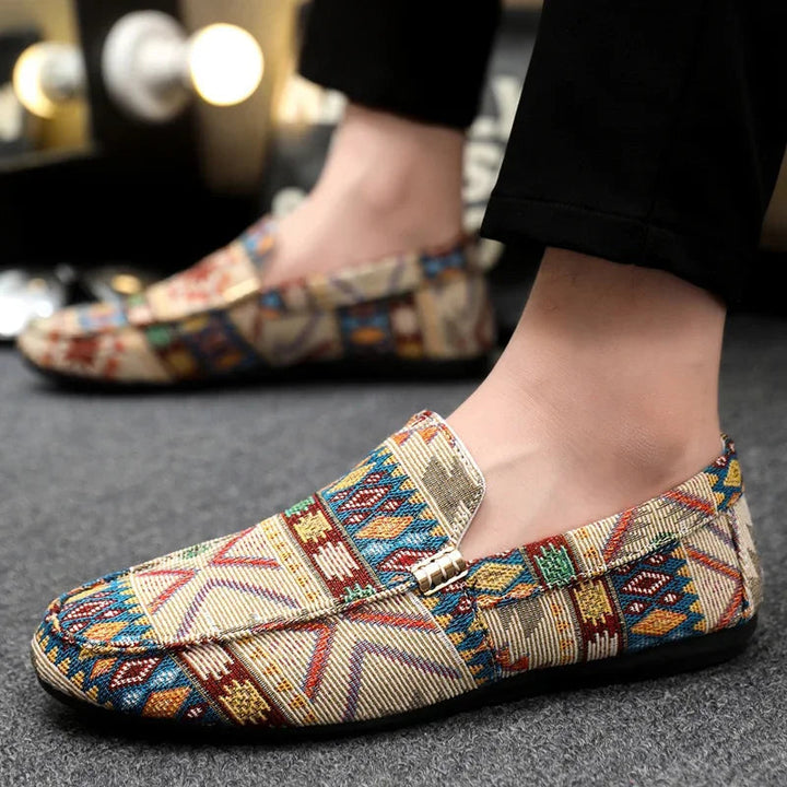 Ethno-mønstrede herreloafer med gulddetalje