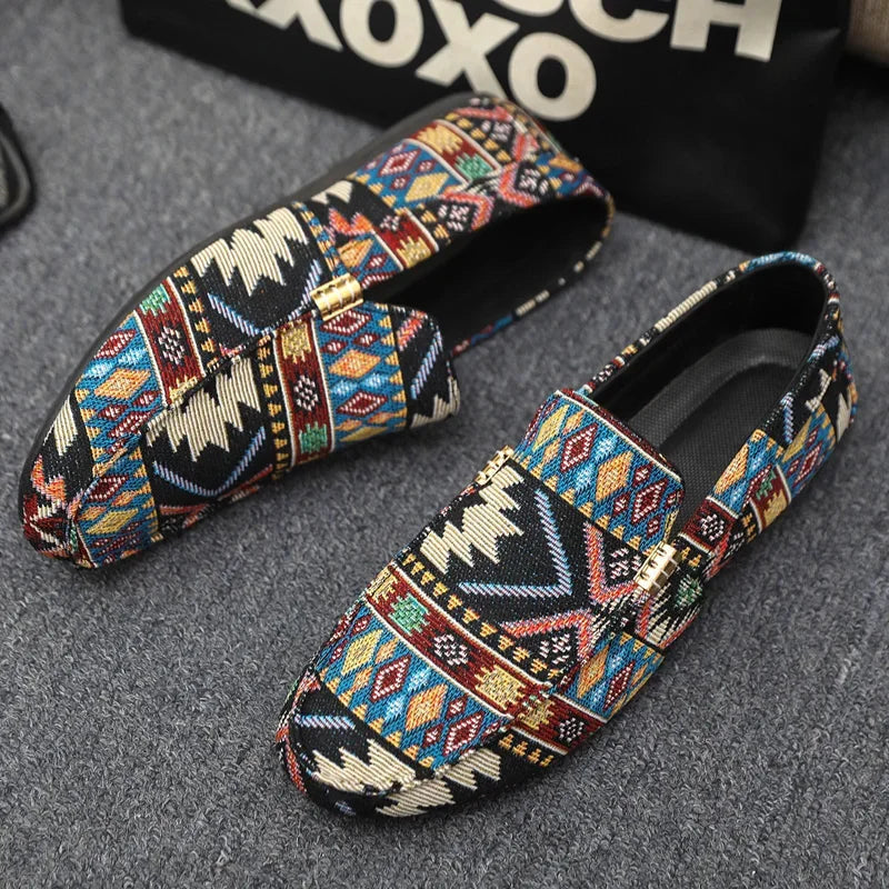 Ethno-mønstrede herreloafer med gulddetalje