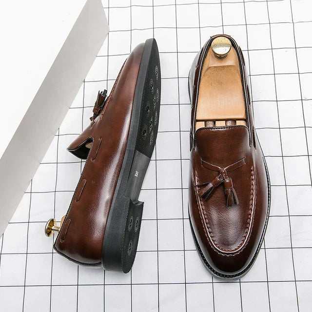 Loafers til mænd med kvast-detalje